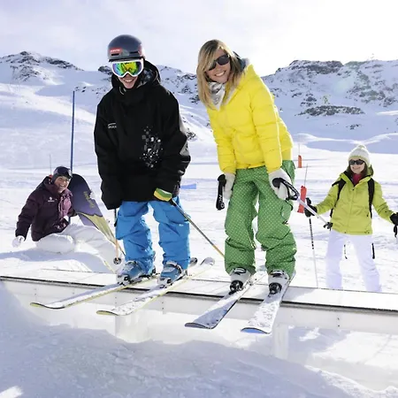 Glaciers - Location: Pour 4 Personnes Avec Balcon Ensoleille, Quartier Jeune Et Anime Mae-9077 Lägenhet *