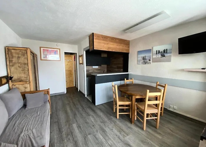 Glaciers - Location: Pour 4 Personnes Avec Balcon Ensoleille, Quartier Jeune Et Anime Mae-9077