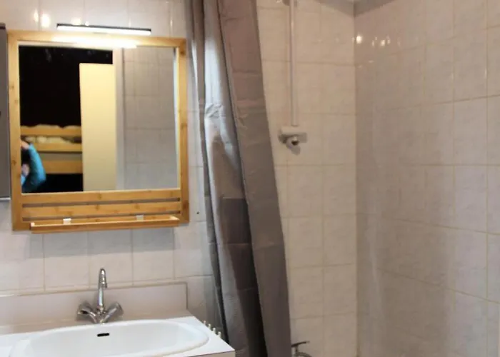 Glaciers - Location: Pour 4 Personnes Avec Balcon Ensoleille, Quartier Jeune Et Anime Mae-9077 *