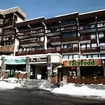 Glaciers - Location: Pour 4 Personnes Avec Balcon Ensoleille, Quartier Jeune Et Anime Mae-9077