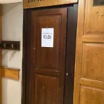 Apartment Glaciers - Location: Pour 4 Personnes Avec Balcon Ensoleille, Quartier Jeune Et Anime Mae-9077