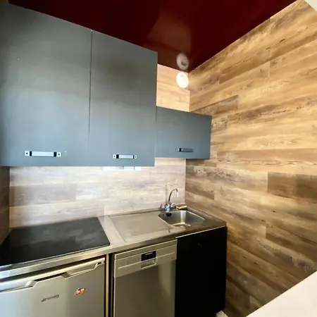 Résidence Glaciers - Location: Pour 4 Personnes Avec Balcon Ensoleillé, Quartier Jeune Et Animé Mae-9077 Appartement