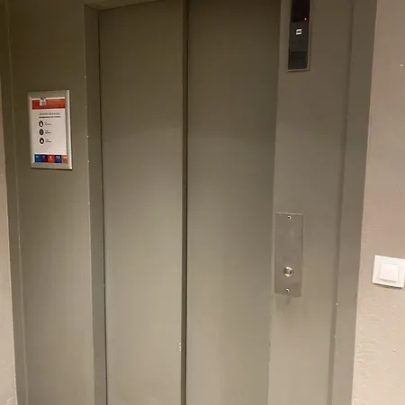 Résidence Glaciers - Location: Pour 4 Personnes Avec Balcon Ensoleillé, Quartier Jeune Et Animé Mae-9077 Appartement