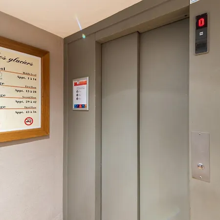 Résidence Glaciers - Location: Pour 4 Personnes Avec Balcon Ensoleillé, Quartier Jeune Et Animé Mae-9077 Appartement *